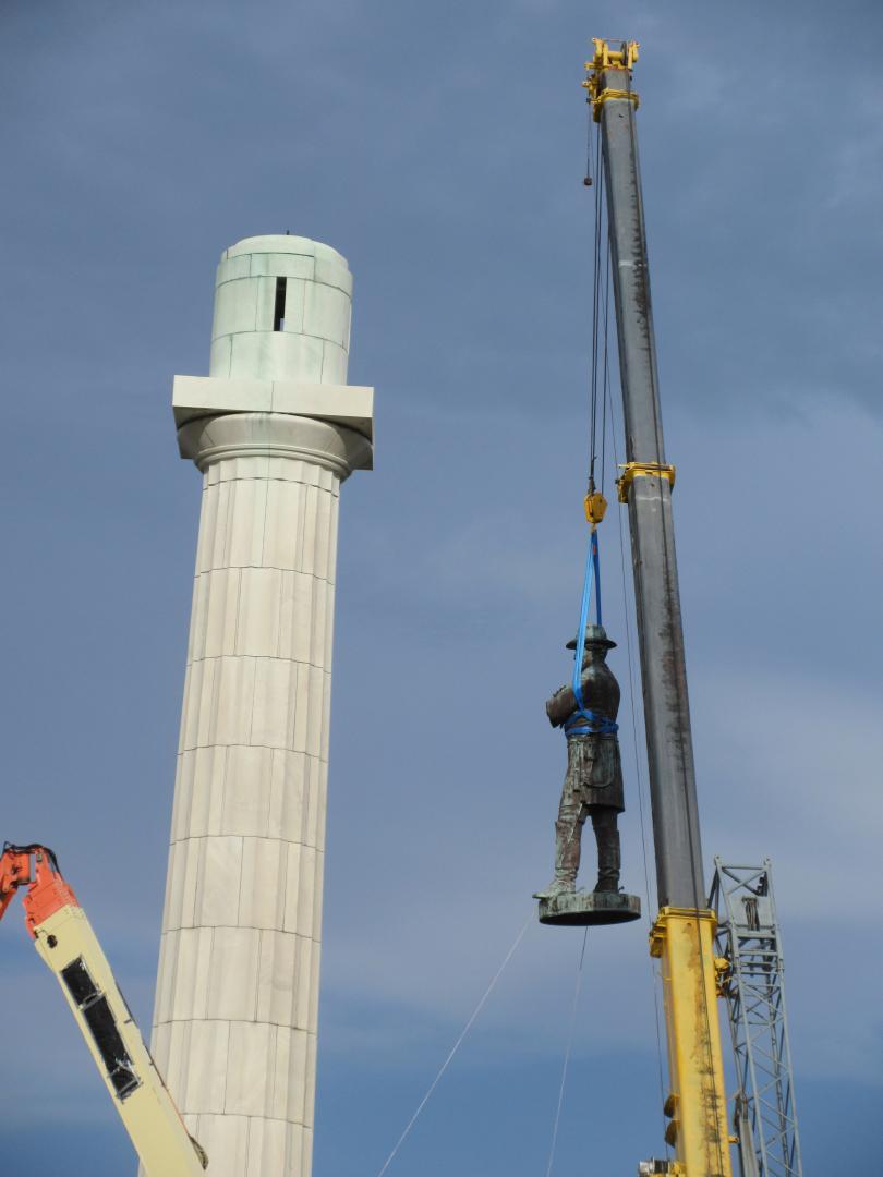 Robert E. Lee statue removed from Lee Circle in New Orleans.
